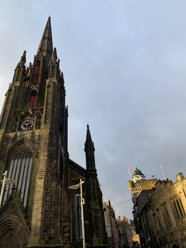 🏰 Edinburgh: A Fairytale of Cobblestones, Castles, and Charm✨ 🏰 Edinburgh: A Fairytale of Cobblestones, Castles, and Charm✨