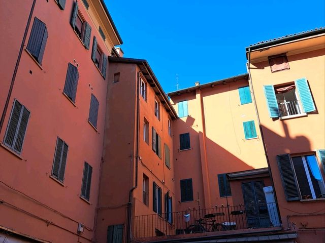 this city feels like playing assasins creed ❤️🎮