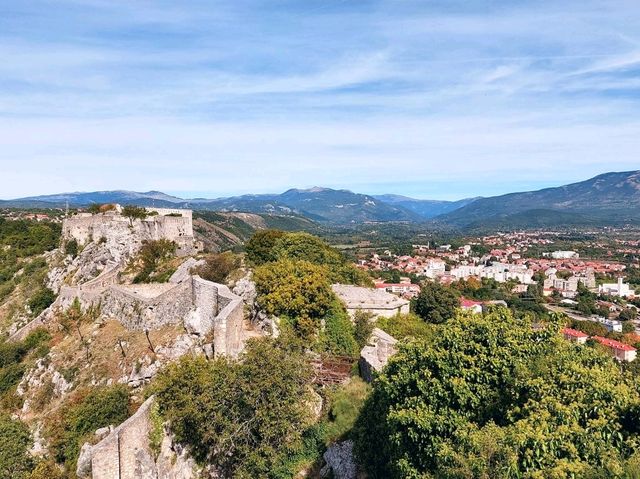 Knin Fortress: Croatia's Majestic Sentinel 🏰