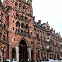 ✨ Renaissance Radiance: A Chic Escape in the Heart of the City