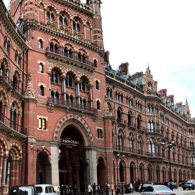 ✨ Renaissance Radiance: A Chic Escape in the Heart of the City