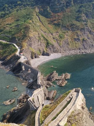  加茲特魯加特島（San Juan de Gaztelugatxe）：漫步龍石島之路 