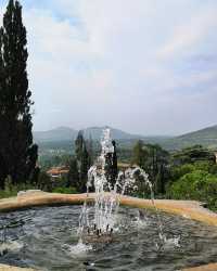 Uncover the Timeless Beauty of Villa d'Este's Fountain Garden: A Hidden Gem of Tivoli, Rome 🌿💦