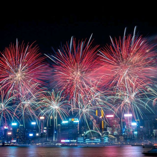 香港最美夜景之維多利亞港：壯麗夜景、煙花表演、天星小輪，難忘回憶！