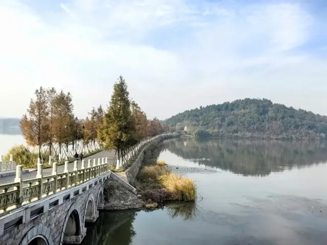 East Lake Luoyan Scenic Area