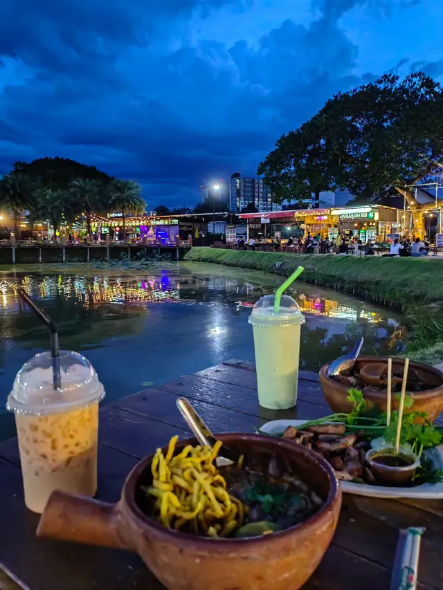 清邁機場附近的當地夜市