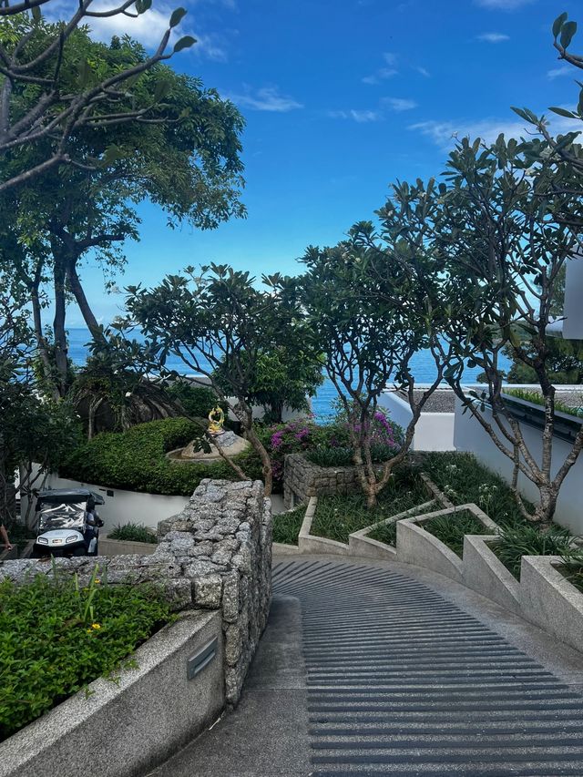 普吉島卡塔岩石酒店