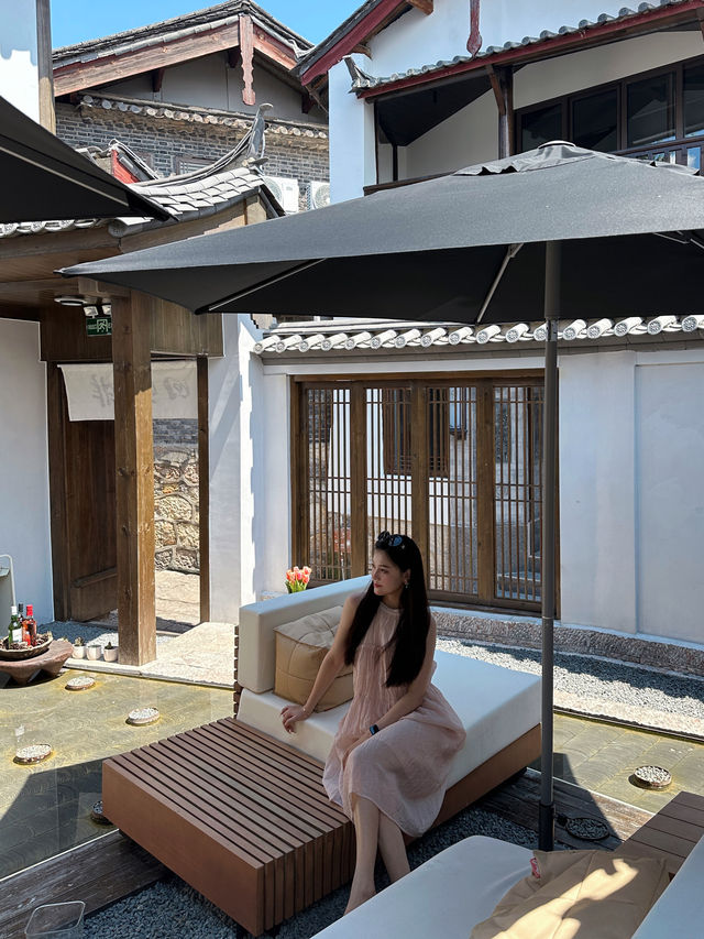麗江全屋智能民宿！連住三天！ 在回品住了幾天真的是越來越懶了 全屋智能系統 只要動動嘴就行了  真