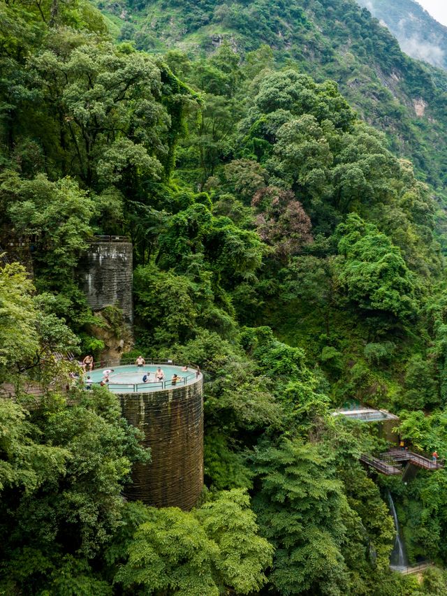 大自然的饋贈 大涼山九十九里瀑布溫泉