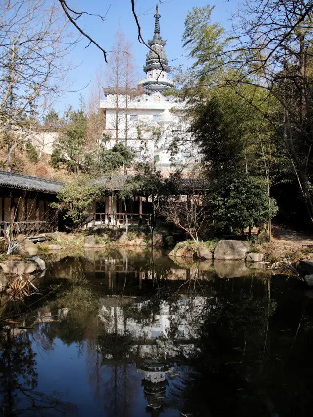 The first stop for the New Year! Hiking and praying at Jing Mountain Zen Temple in Hangzhou