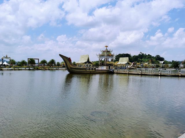 奧馬爾阿里賽義夫丁清真寺