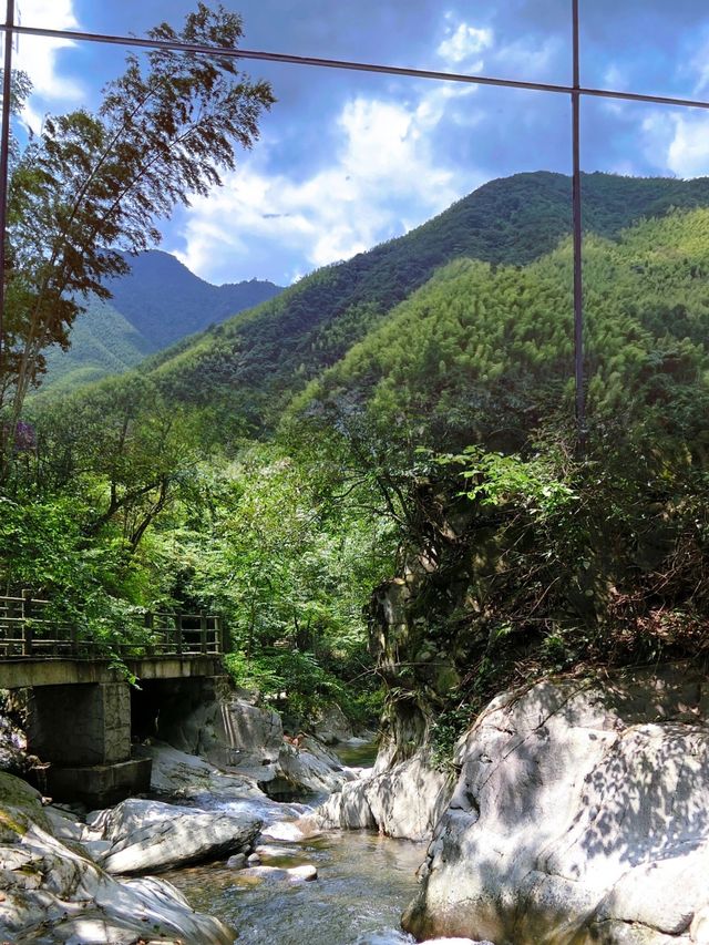 夏日清涼探險！ 長沙週邊遊必去：週洛大峽谷攻略