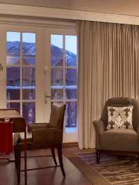 🏔️ Aspen's Luxe Sleeps: St. Regis Resort Highlights 🌟