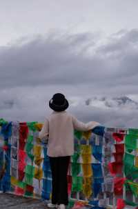 躺在床上看梅里雪山！