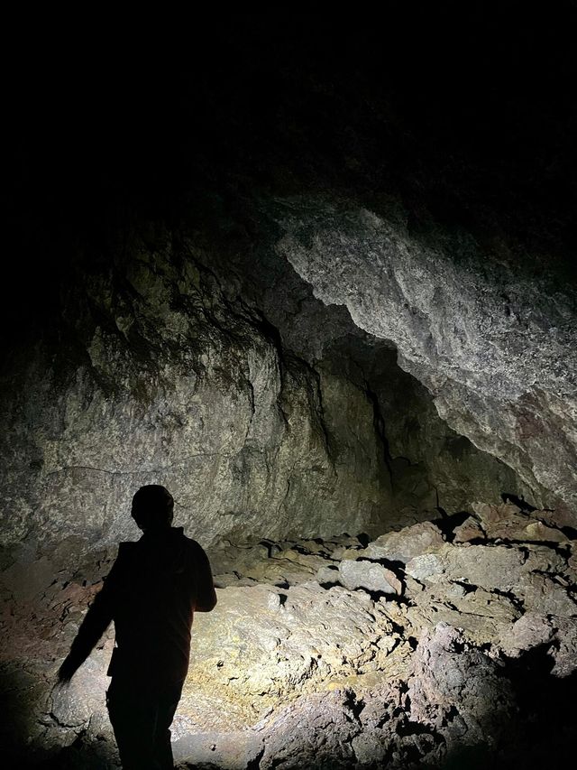 冰島｜探秘8000歲的熔岩洞|Vatnshellir