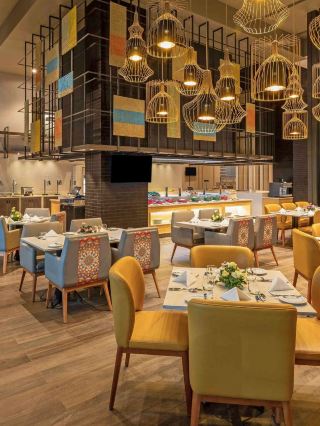 🌟✈️ Ahmedabad's Luxe Sleeps: Grand Mercure Guide 🏨