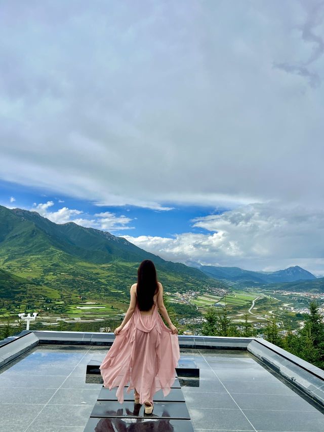 不是瑞士！住進了雲上森林小木屋！！