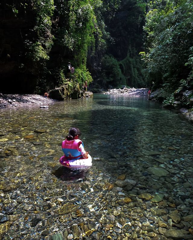 貴州｜玻璃水天花板｜避暑旅遊聖地