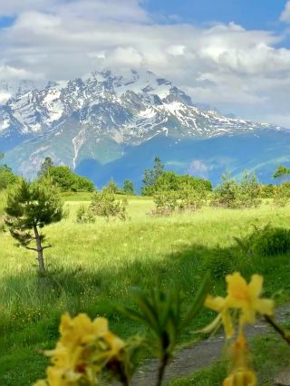 There is a 360-degree scenic spot