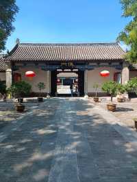 全國重點文保單位，中國唯一完整保存至今的清代知府衙門。南陽府衙始建於元朝，距今已有七百五十多年歷史。