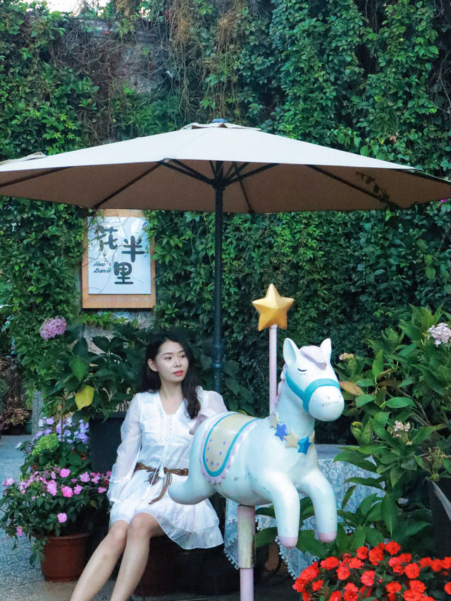 在束河古鎮住進了莫奈花園·好愛麗絲仙境哇。