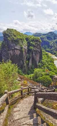 攀登天遊峰，體驗雲海中的仙境之旅。