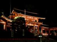 ⛩️京都八坂神社：夜色中流光溢彩的靈性之地