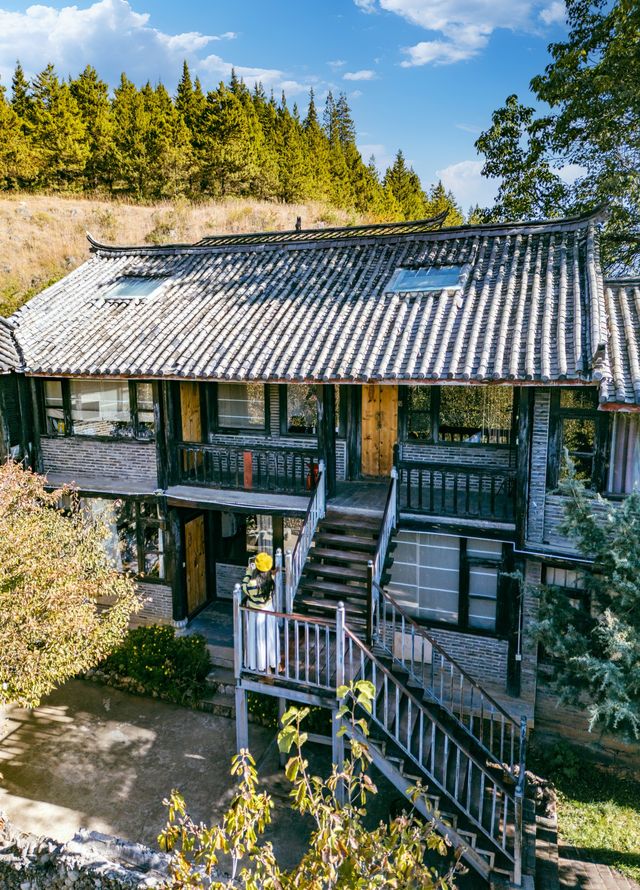 束河古鎮住進陽光滿溢的森林大院。