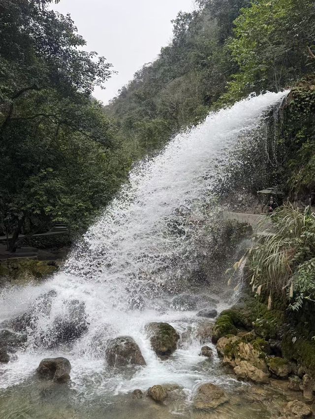 碧波蕩漾，七孔美景流連忘返。