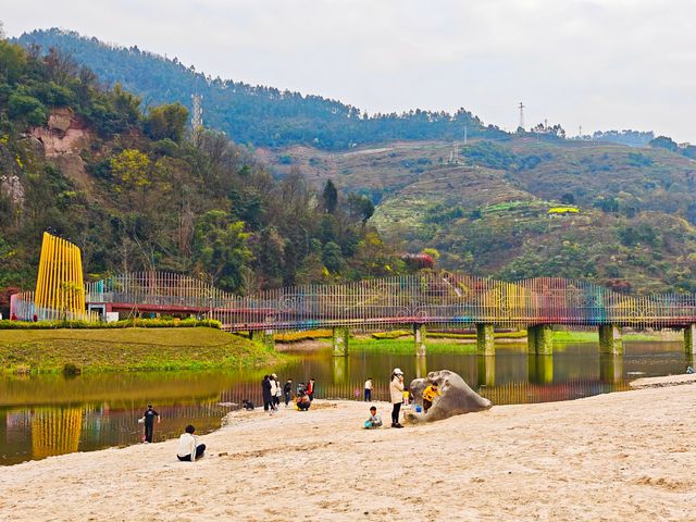 坐落在金沙江畔的公園