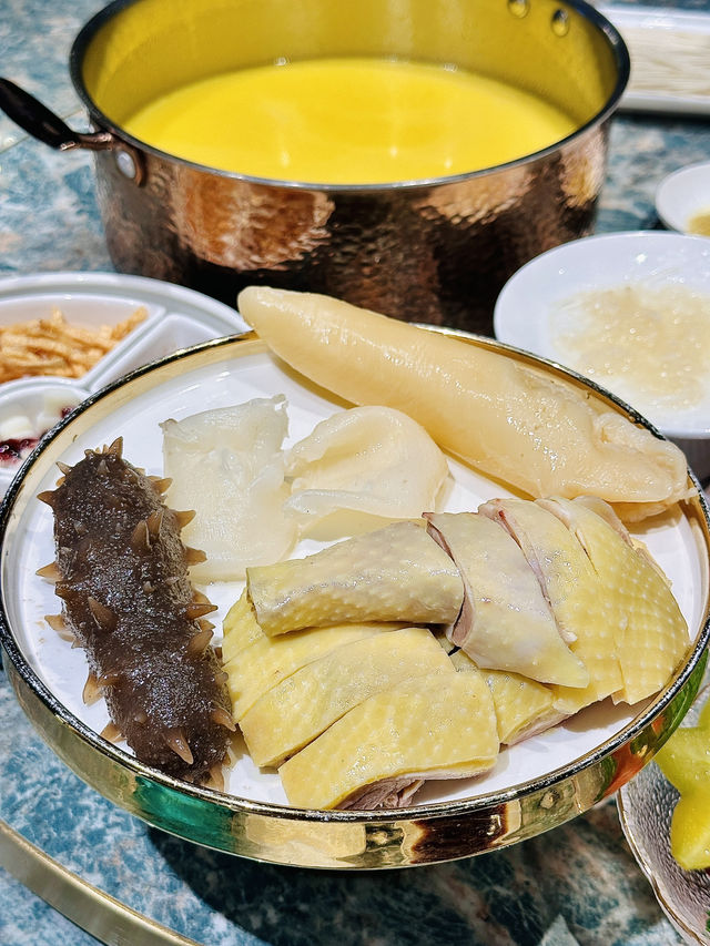 在天河‼️來一頓奢華的海參金翅花膠雞🍲