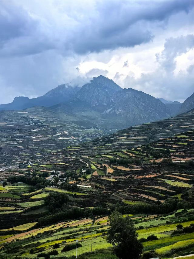 九月經過冶力關，山色正慢炖秋光