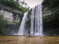 น้ำตกห้วยหลวง อุบลราชธานี ราชาน้ำตกแห่งอีสานใต้
