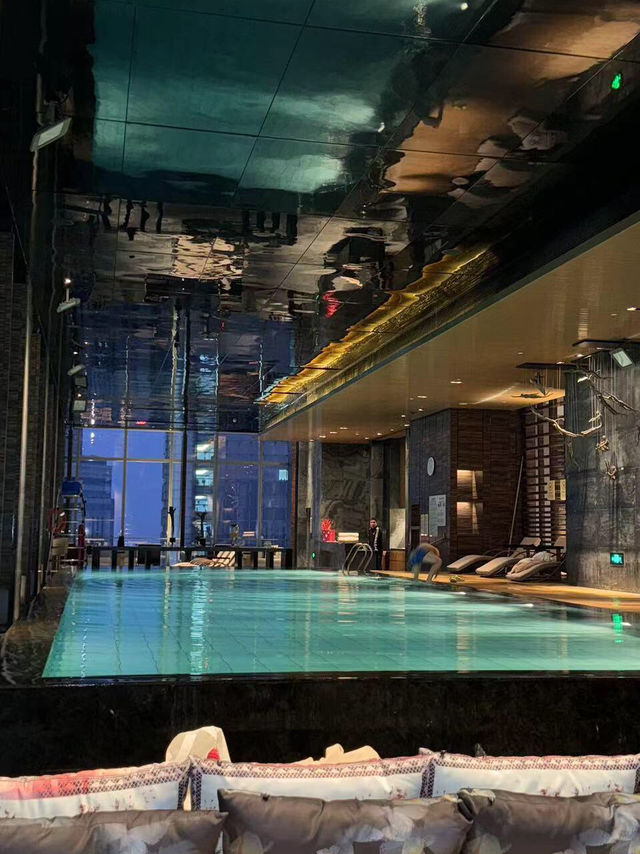 上海浦東麗晶酒店｜不住店也能擁有的頂級游泳健身體驗💦