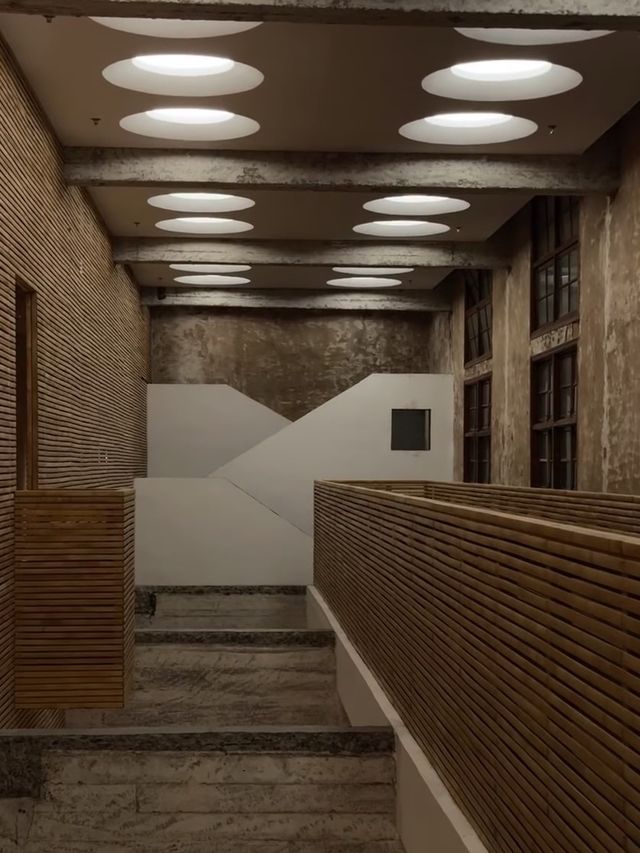 發現一間絕美嘅海邊酒店