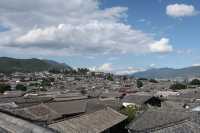 麗江泊心雲舍：天空之鏡上的古城盛景