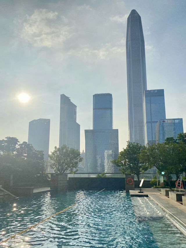 水天一色的靜謐午後：深圳星河麗思卡爾頓