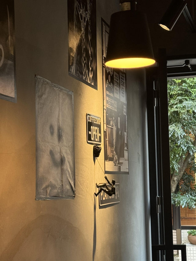 🇯🇵東京外苑前探店｜黑魂系拉花咖啡館☕️每杯都是藝術品！