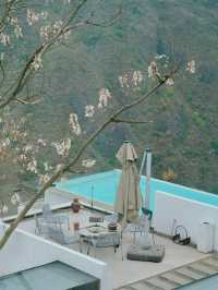 住進山巔雲海與峽谷共眠