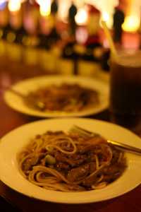 食完飯偶然發現一間小眾酒吧 so chill