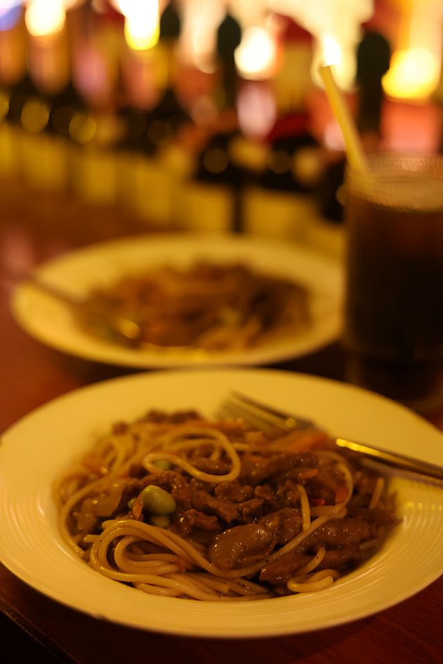 食完飯偶然發現一間小眾酒吧 so chill