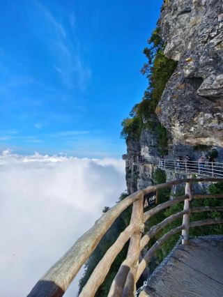 【Top 9 Must-Visit Attractions in Hanzhong｜Follow This Checklist to Explore the Hidden Gem of Han & Three Kingdoms Era】  

Hanzhong is full of surprises! From the tranquil charm of ancient towns to