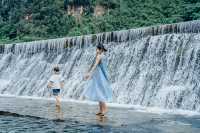 廣西媽咪帶娃避暑意外發現「天然水上樂園」 小朋友玩到唔肯返屋企