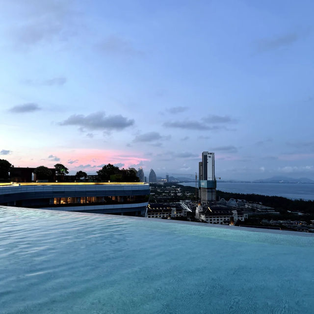 【首爾弘大天台無邊泳池！邊游邊睇城市景太癲啦🏊♀️】