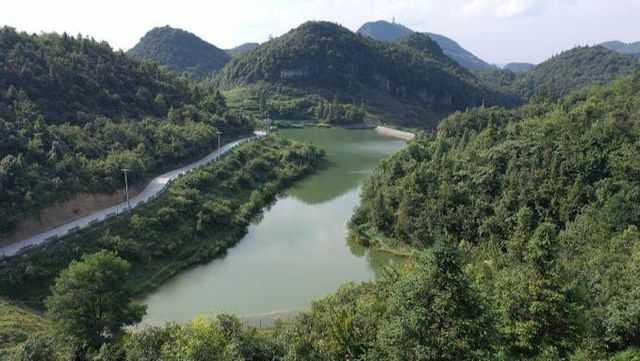 丹霞奇觀·千年土城·四渡赤水微醺浪漫