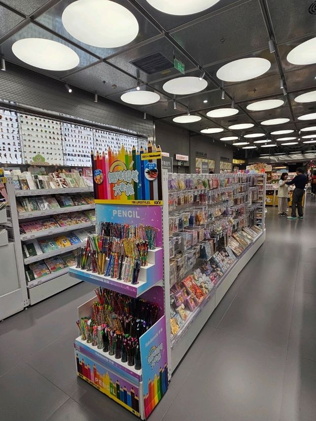 2層樓高的模型,超多打卡位的精品店 2層樓高的模型,超多打卡位的精品店