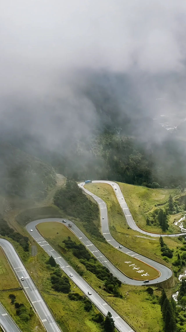 藏在川西的大地瞳孔,格聂之眼美到窒息 藏在川西的大地瞳孔,格聂之眼美到窒息