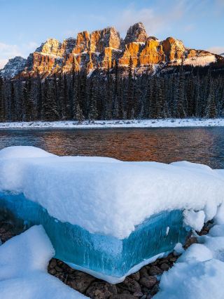 Enjoy Banff, Yoho, and Jasper! 6-Person Pure Play Tour Staying in Snow View Cabins
