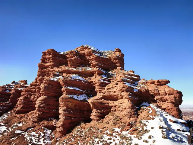不望祁連山頂雪，錯把張掖當江南