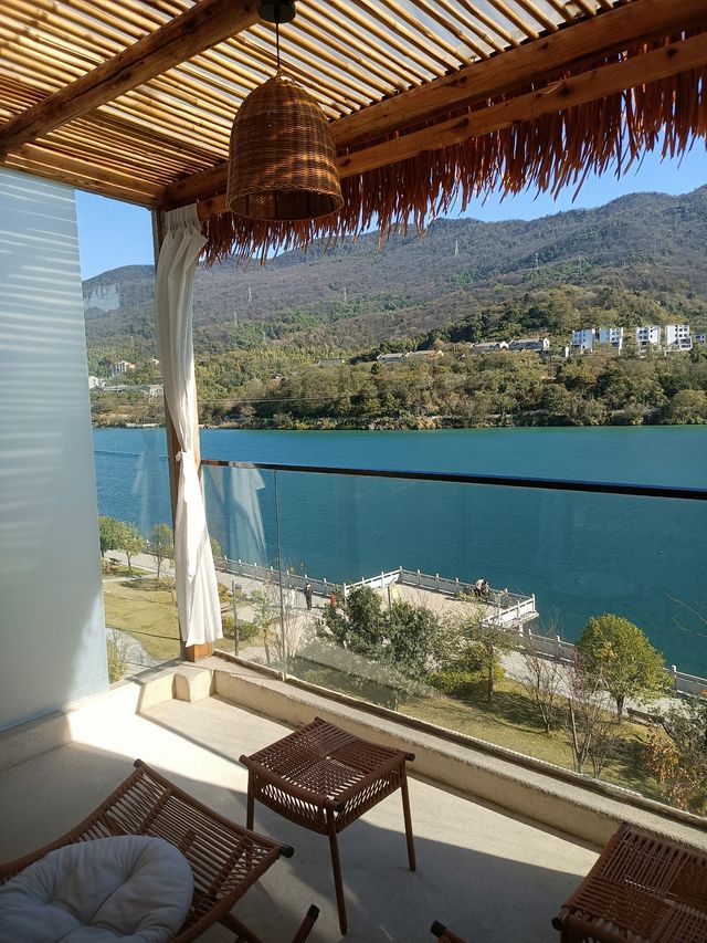 追完《烏蒙深處》執念山水，住東江湖同款網紅江景別墅